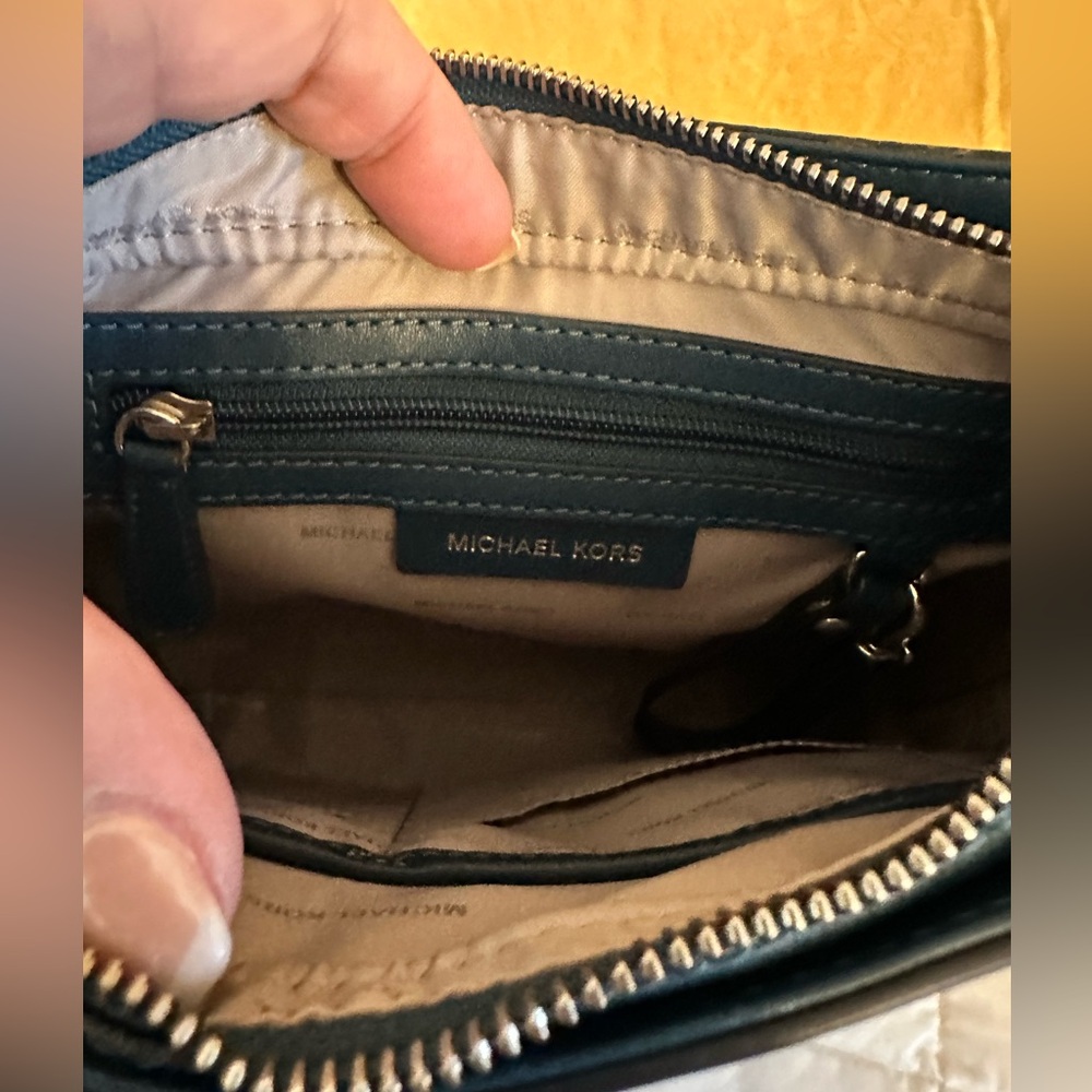 Michael Kors Smooth Leather Crossbody NWOT - Picture 14 of 15